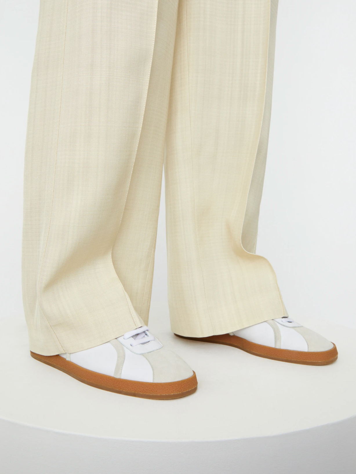 ★ TOTEME ★ シューズ TOTEME The Sport leather-trimmed suede and twill sneakers
